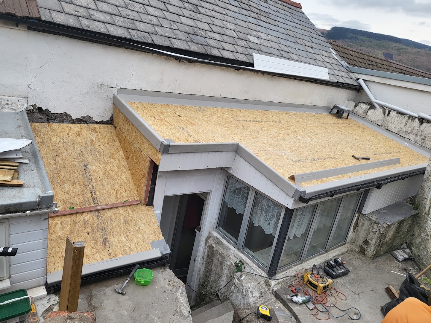 LP Contractors | Builders & Roofers · Photos 1